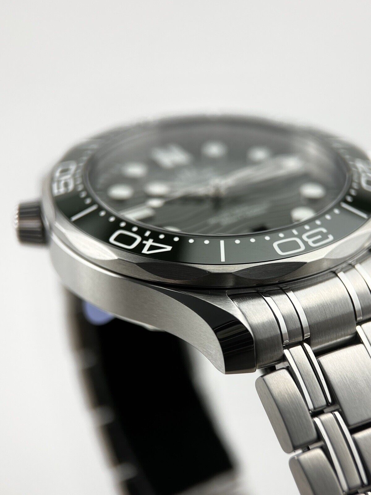 2022 GREEN Omega Seamaster Professional 300m GREEN DIAL 42mm - Box/Papers