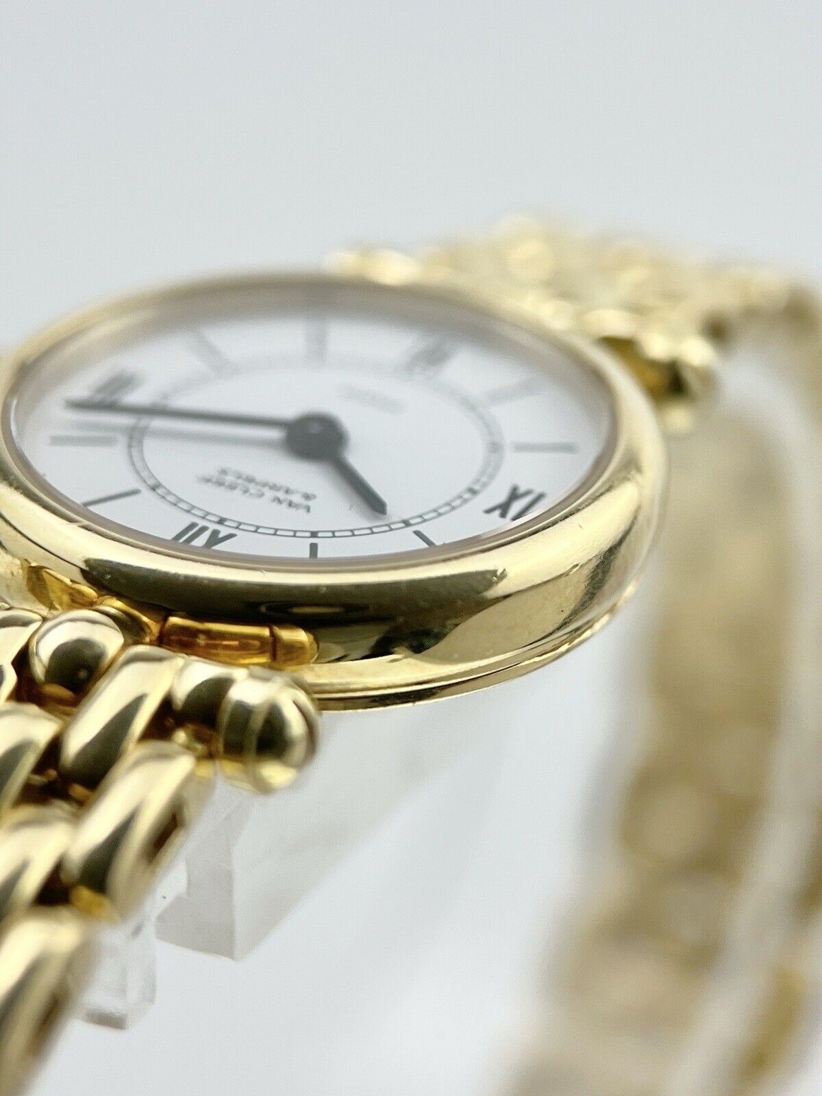 Van Cleef & Arpels Quartz Movement 21mm 18k Yellow Gold Watch 122901