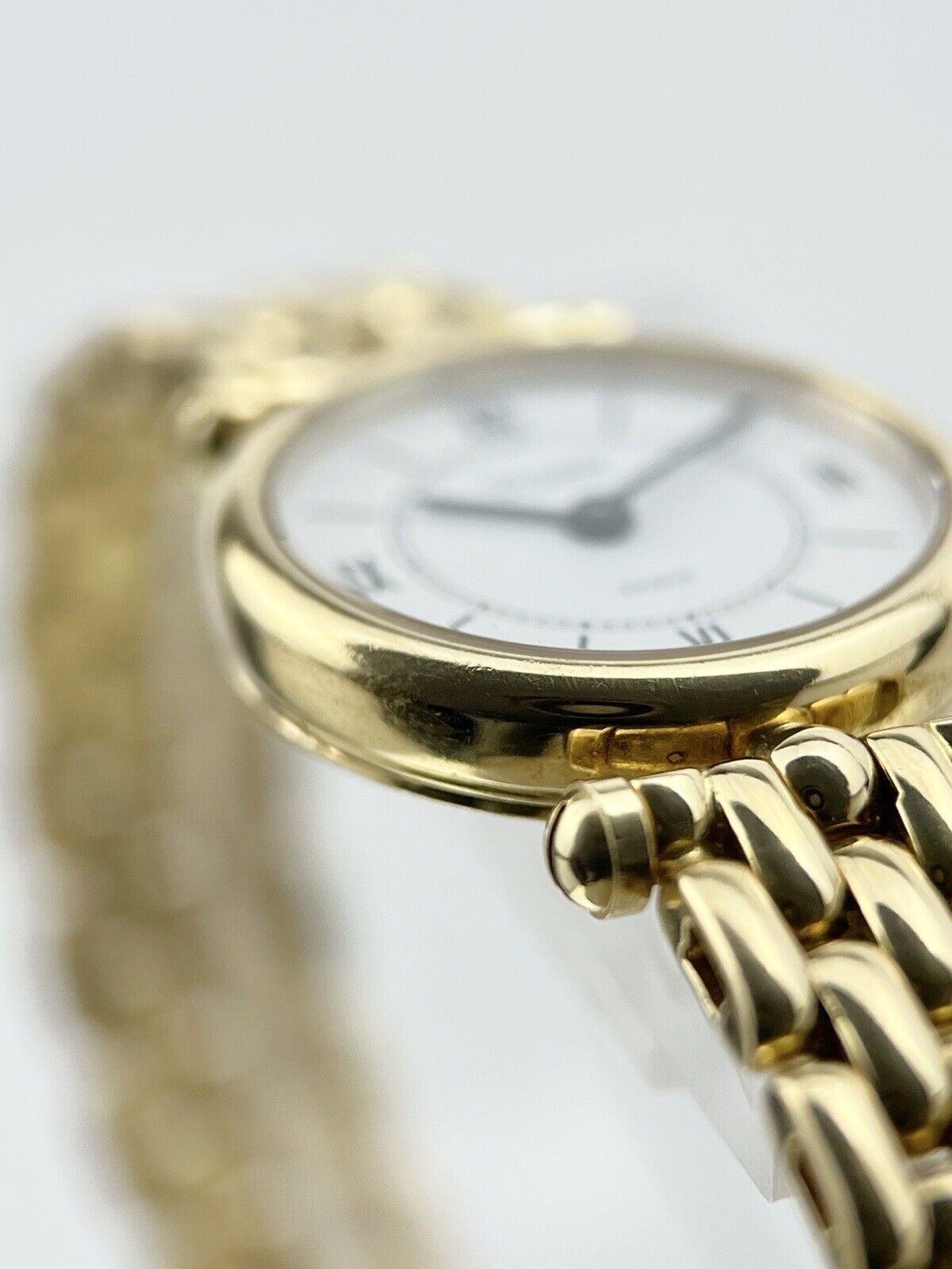 Van Cleef & Arpels Quartz Movement 21mm 18k Yellow Gold Watch 122901