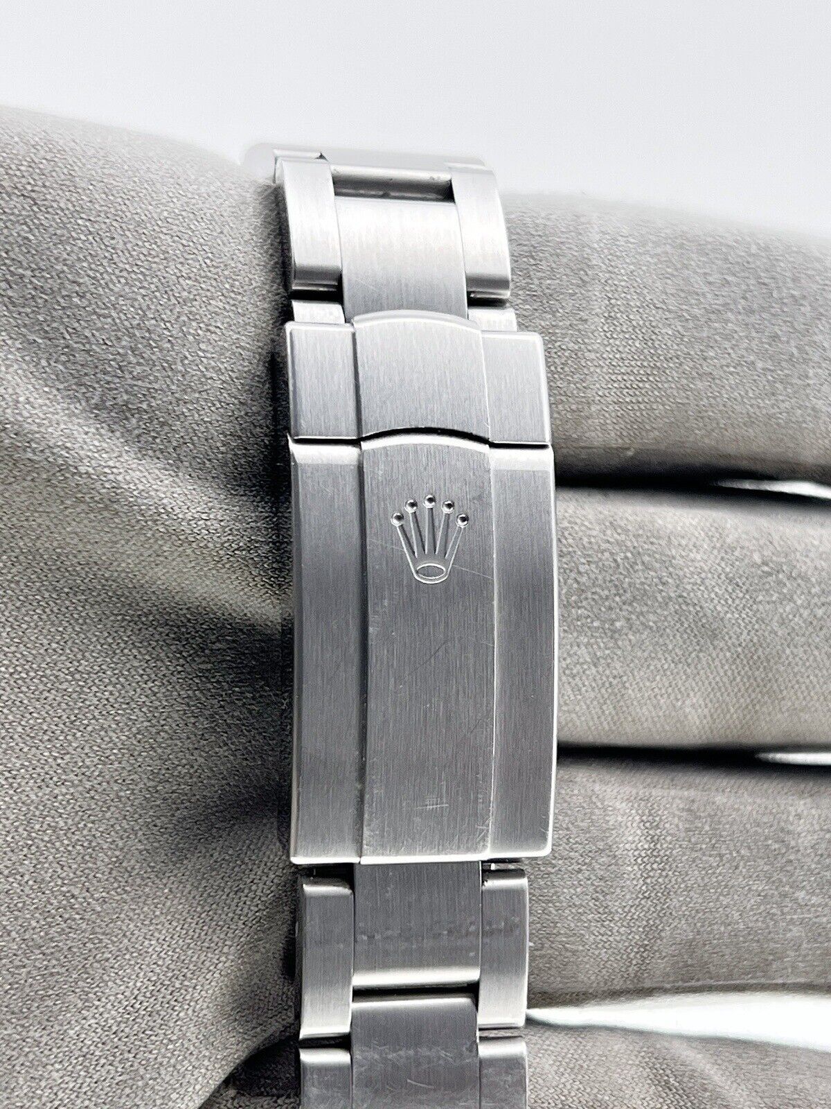Rolex Oyster Perpetual 124200 Silver Dial Oyster Bracelet Watch - Box & Papers