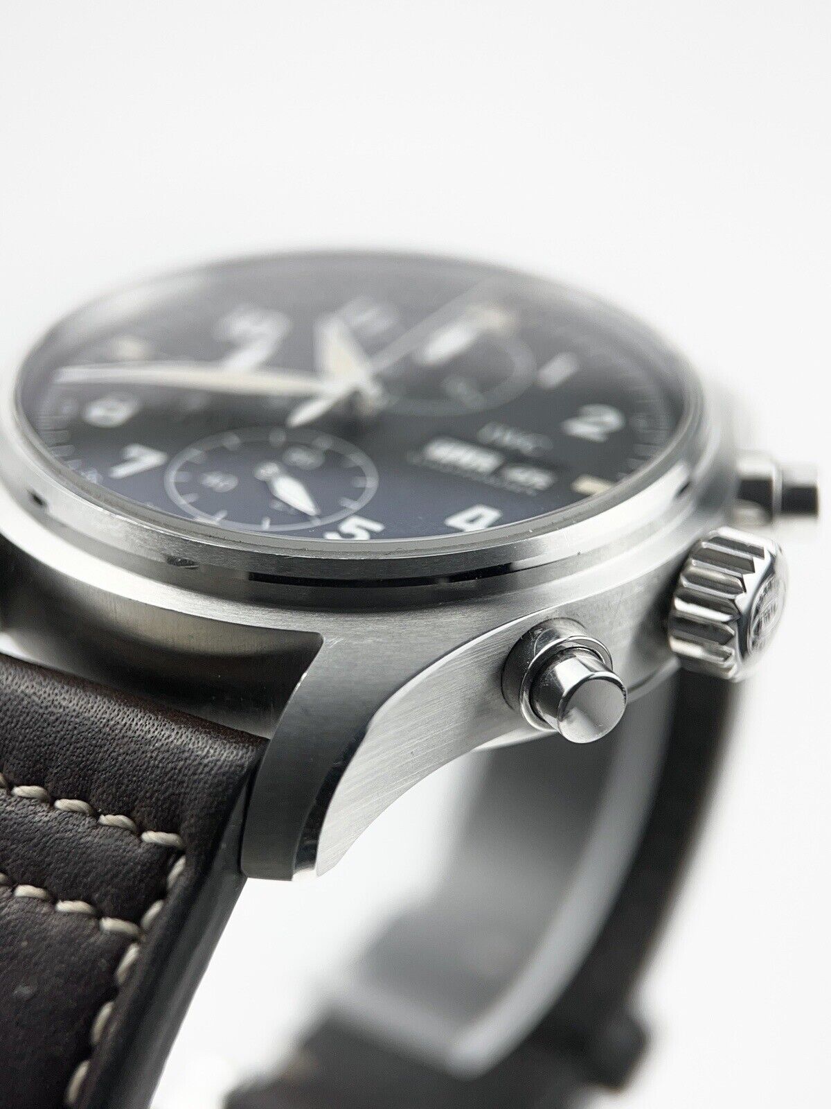 2021 IWC Pilot's Men's Black Dial Stainless Steel Leather Watch IW387903 - B/P