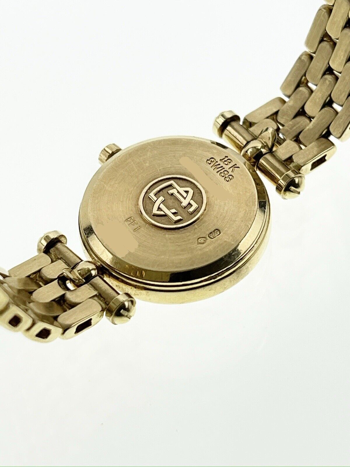 Van Cleef & Arpels Quartz Movement 21mm 18k Yellow Gold Watch 122901