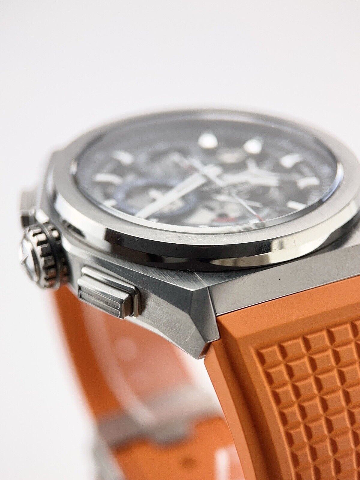 Zenith Defy El Primero Automatic 44mm Titanium 95.9000.9004 - Box And Papers