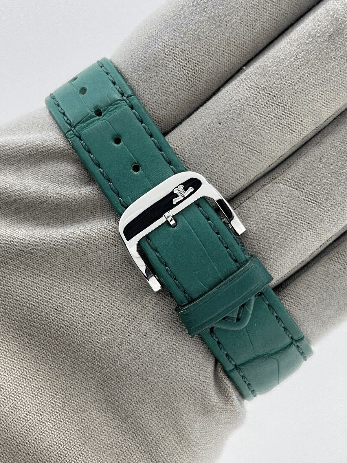 2020 Jaeger-LeCoultre Reverso Classique Quartz Q2518540 Watch - Box/Papers