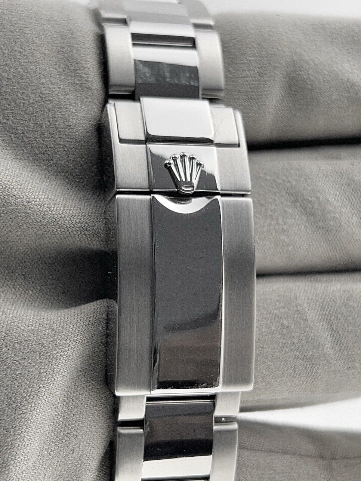 2015 Rolex Daytona Automatic 40mm Stainless Black Dial 116520 - Box And Papers