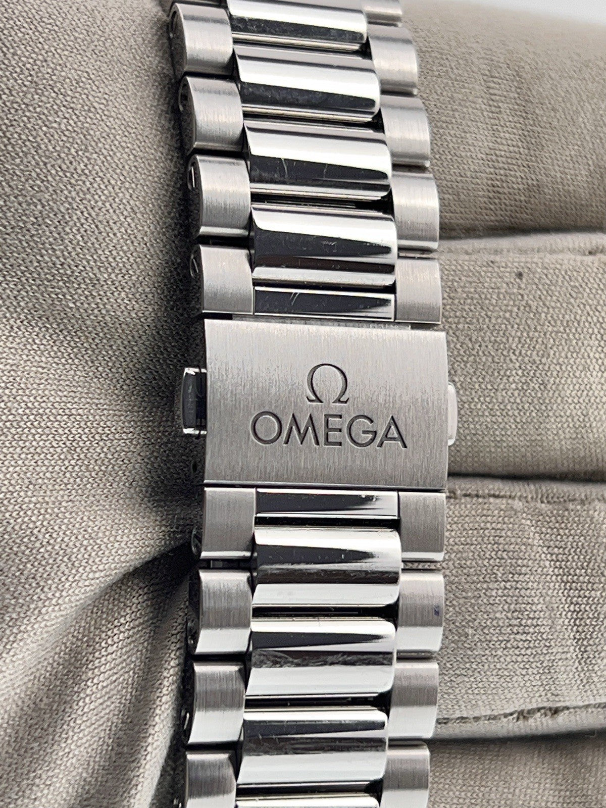 Omega Seamaster Stainless Steel Red Dial 38mm Automatic Mens 220.10.38.20.13.003