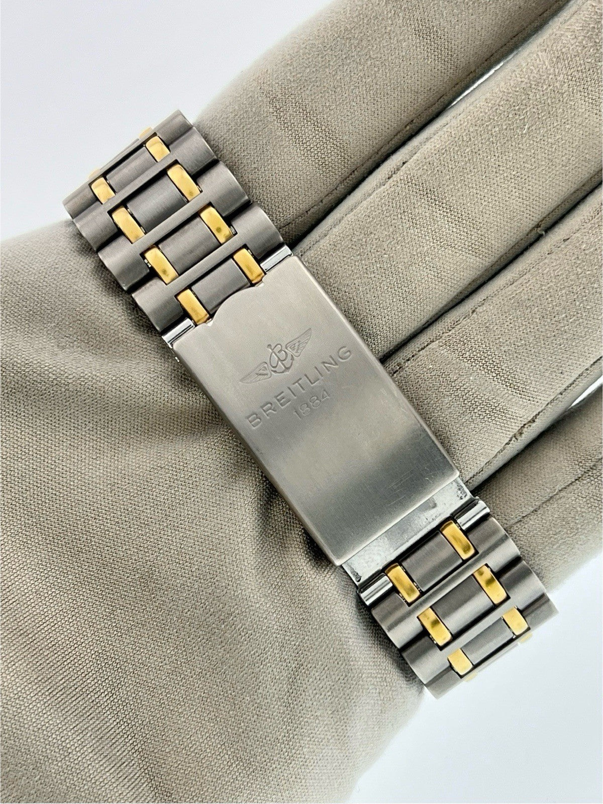 Breitling Aerospace Titanium Grey Dial 40mm Quartz Movement Mens Watch F56062