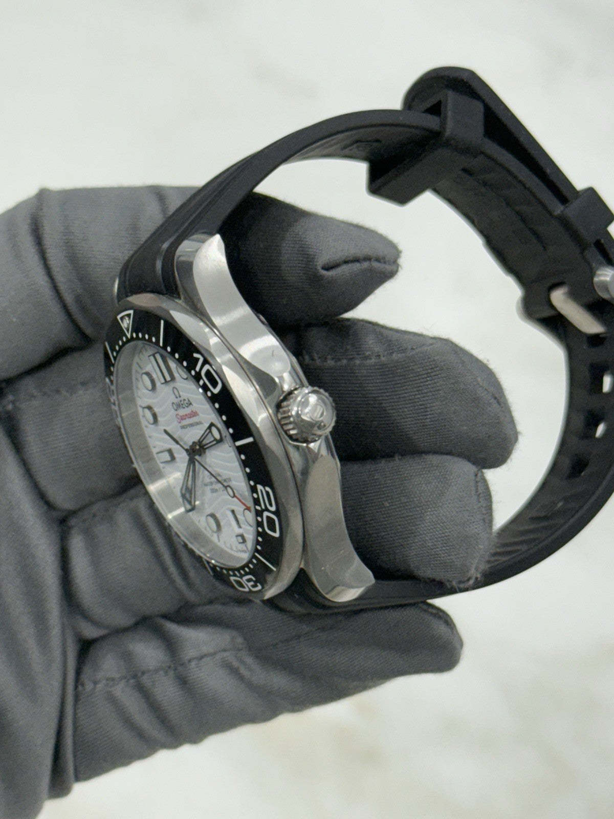 Omega Seamaster Diver Steel White Dial 42mm Watch 210.32.42.20.04.001