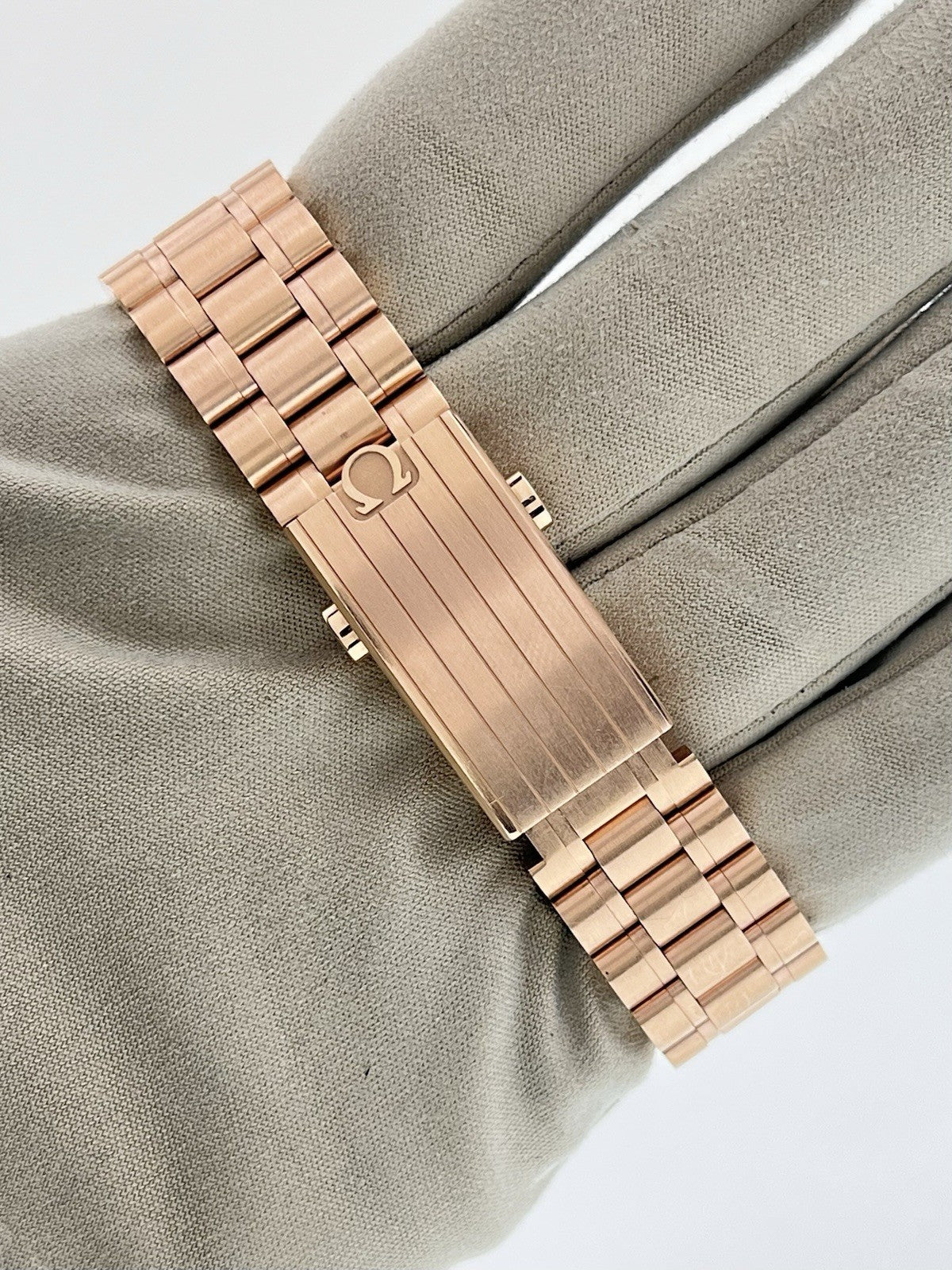 Omega Speedmaster 18k Rose Gold Black Dial 42mm Manual Wind 310.60.42.50.01.001