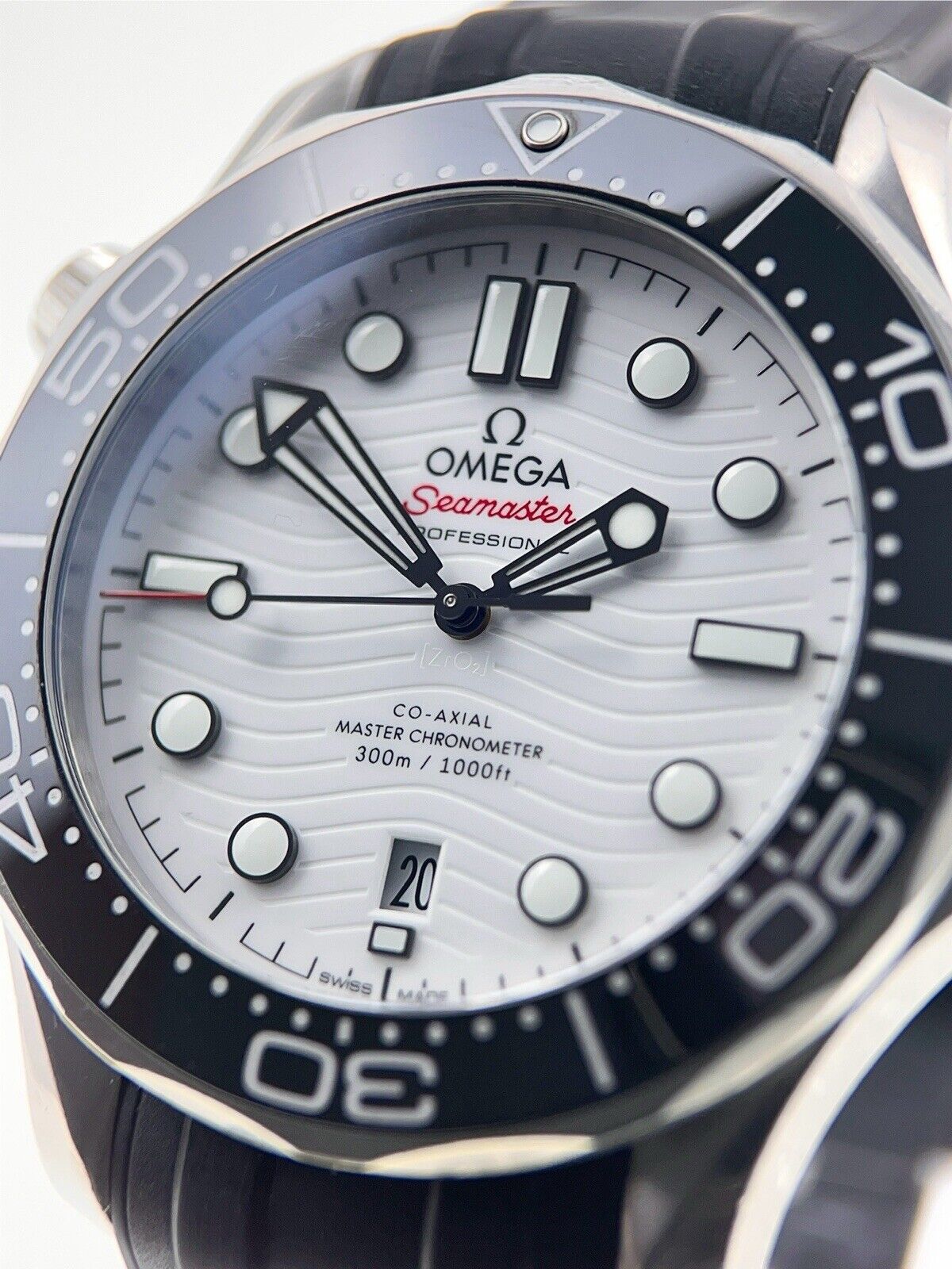 Omega Seamaster Diver Steel White Dial 42mm Automatic Watch 210.32.42.20.04.001