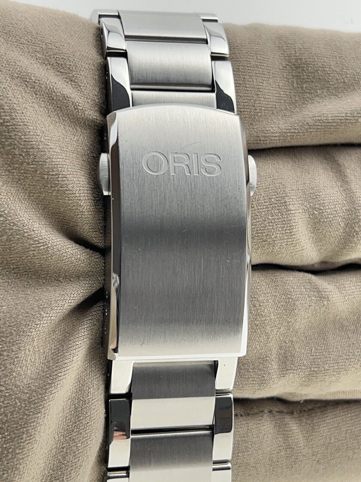 Oris Aquis Dat Watt LE Stainless Steel 43.5mm Automatic Men’s Watch 7734