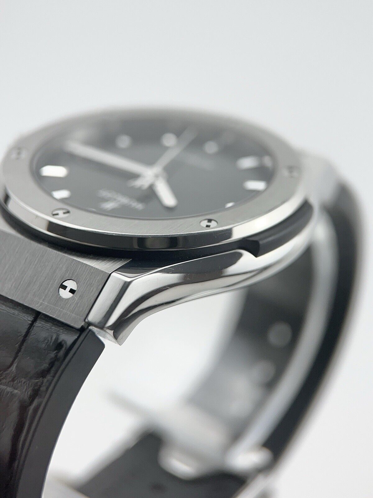 Hublot Classic Fusion Titanium Black 42mm Automatic Men’s Watch 542.NX.1270.LR