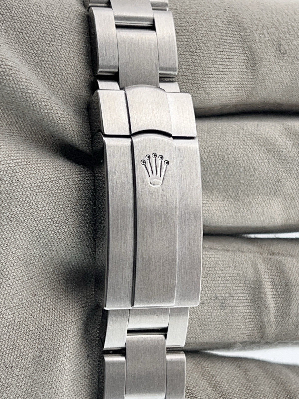 NEW 2025 Rolex Oyster Perpetual Lavender Dial 28mm Automatic Womens Watch 276200