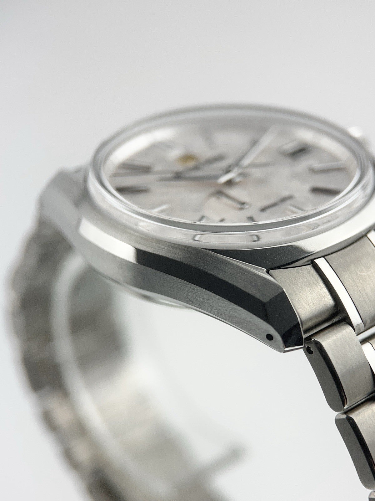 Grand Seiko Spring Shunbun Titanium Pink Dial 40mm Automatic Mens Watch SBGA413