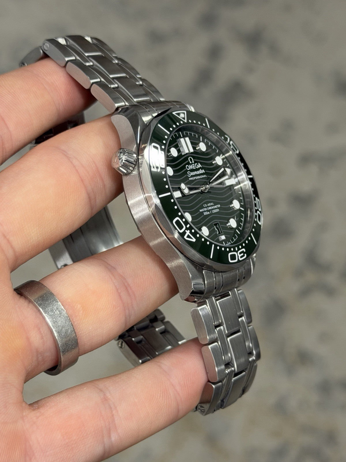 2025 Omega Seamaster Green Dial Steel 42mm Automatic Mens 210.30.42.20.10.001