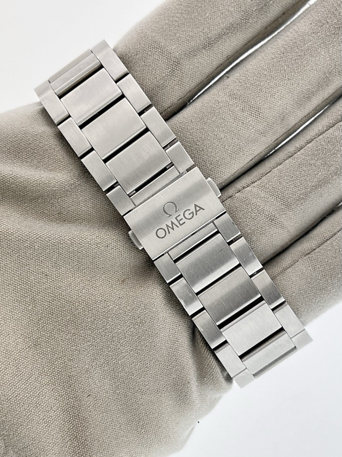 Omega Railmaster Steel Gray Dial 40mm Automatic Men's Watch 220.10.40.20.01.001