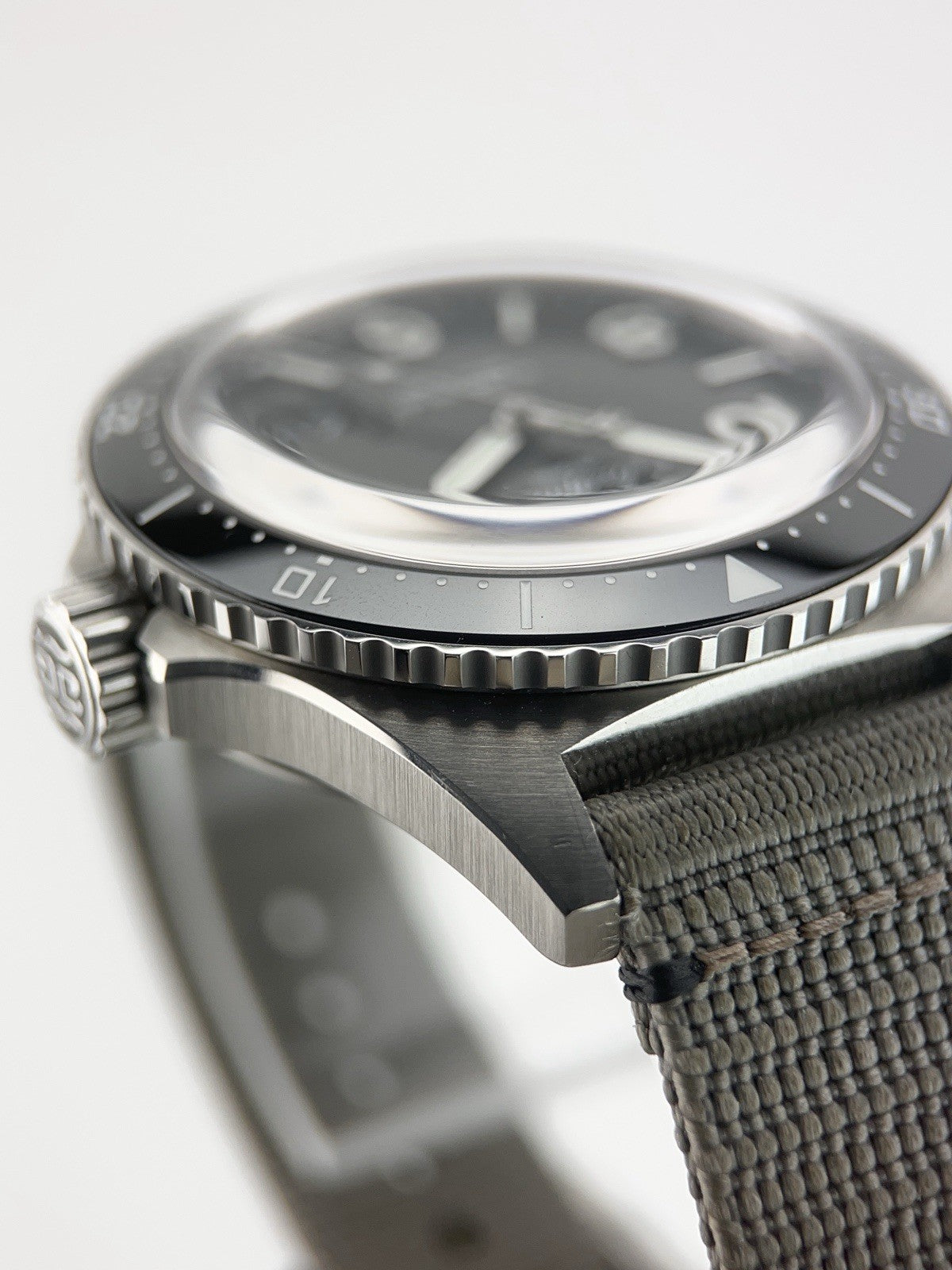 Glashutte Original SeaQ Panorama Date Steel Black 43mm 1-36-13-01-80-70 Full Set