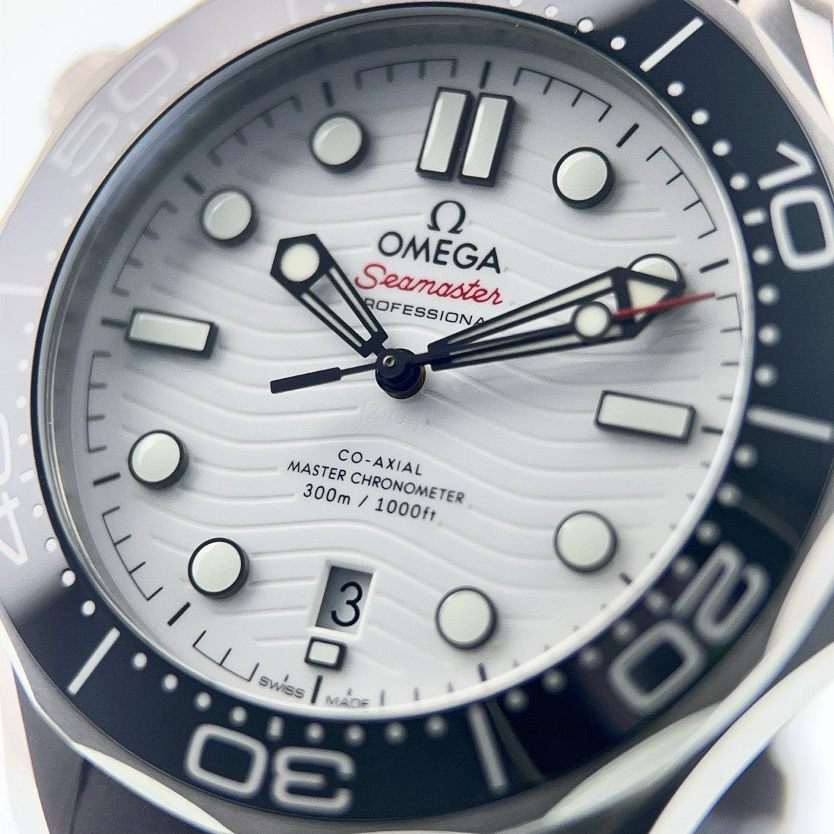 Omega Seamaster Steel White Dial 42mm 210.32.42.20.04.001