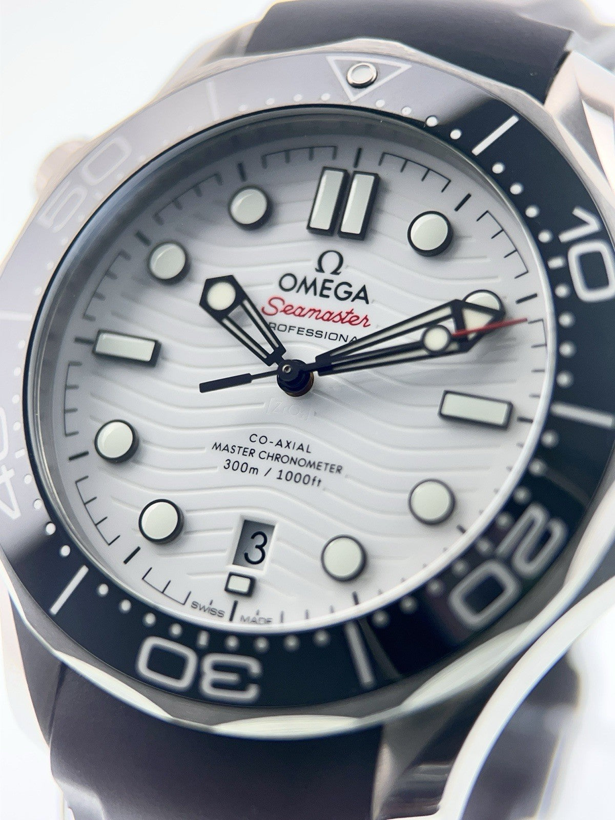 Omega Seamaster Steel White Dial 42mm 210.32.42.20.04.001
