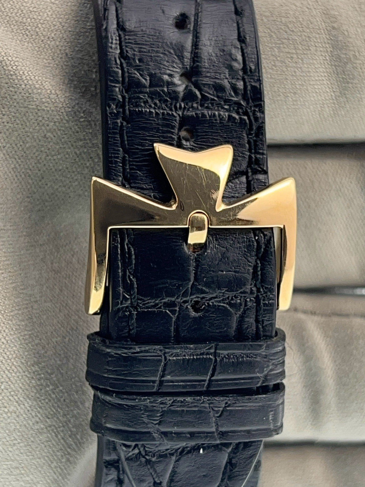 Vacheron Constantin Overseas 18k Yellow Gold White Dial 37mm Auto Watch 42042