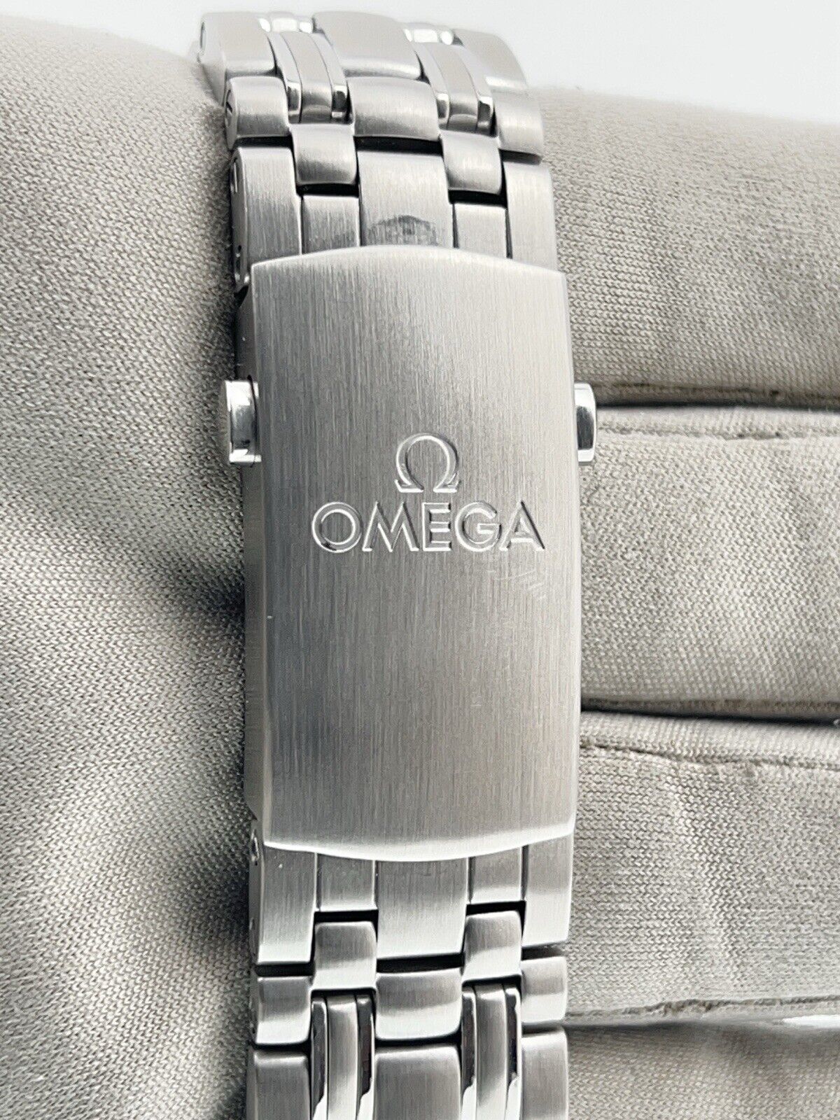 Omega Seamaster Diver James Bond Steel Black Dial 36mm Auto 212.30.36.20.51.001