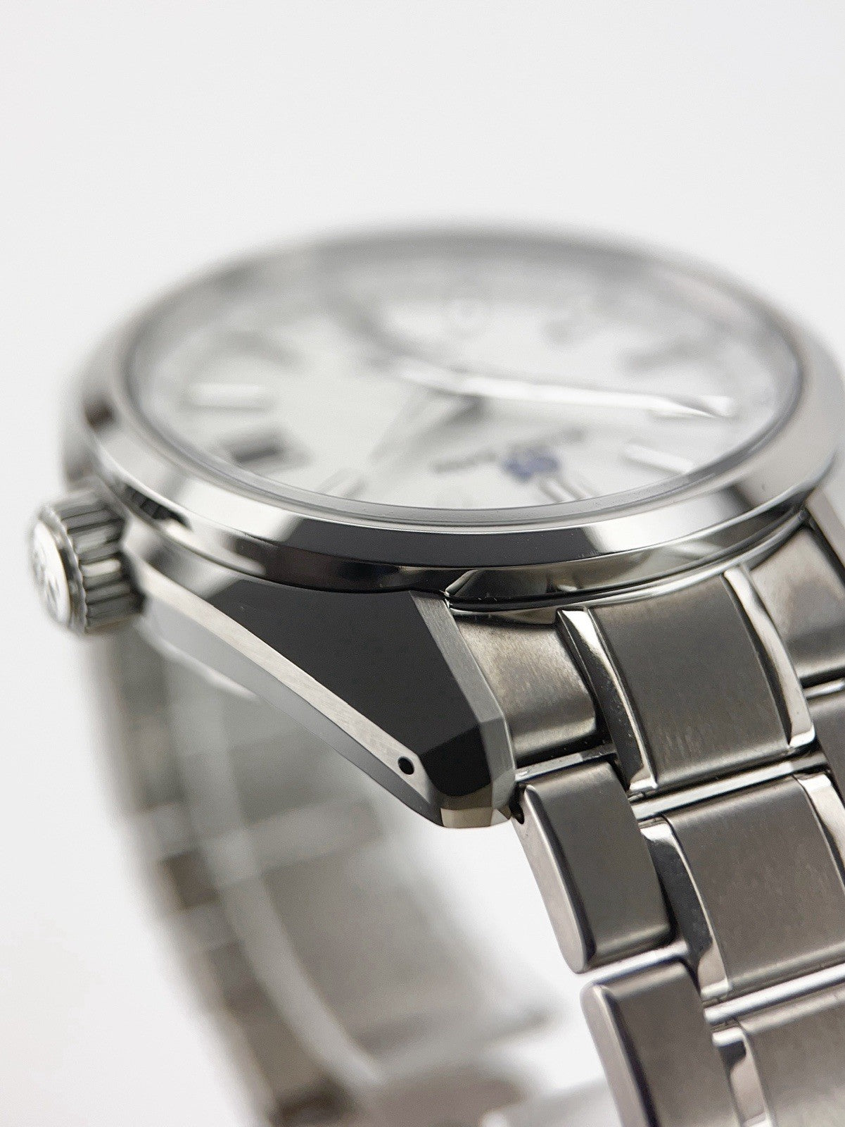 Grand Seiko Heritage Titanium White Dial 40mm Automatic Men's Watch SBGJ255