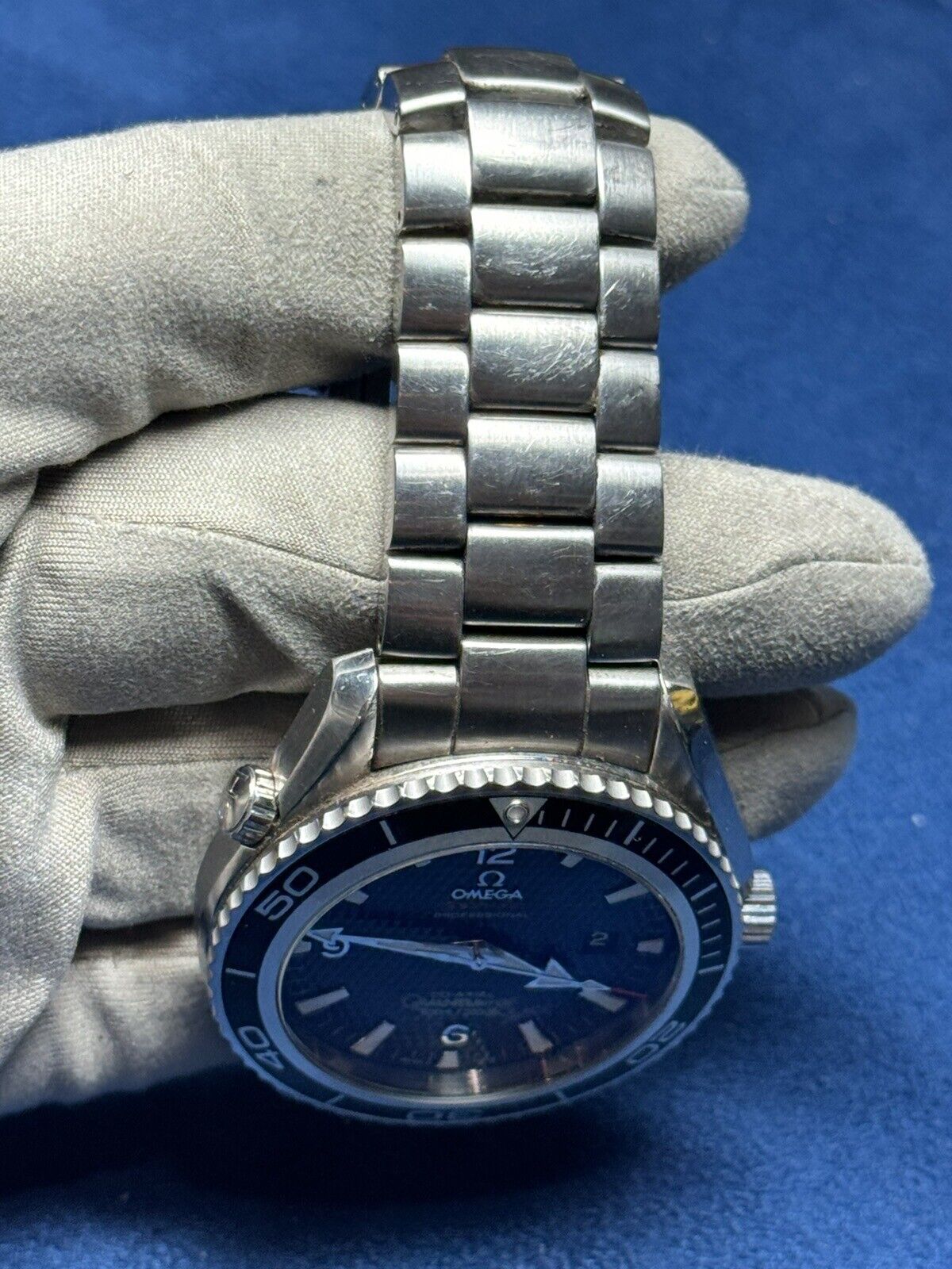 OMEGA Seamaster 007 James Bond Watch Quantum Of Solace 222.30.46.20.01.001