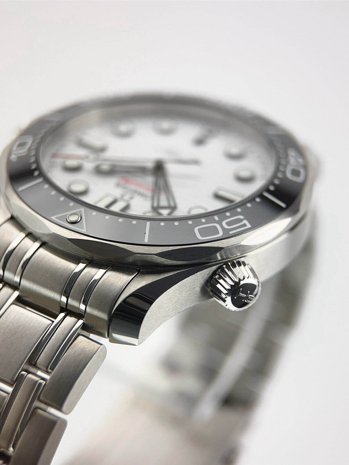 Omega Seamaster Diver Steel White Dial 42mm Automatic Mens 210.30.42.20.001