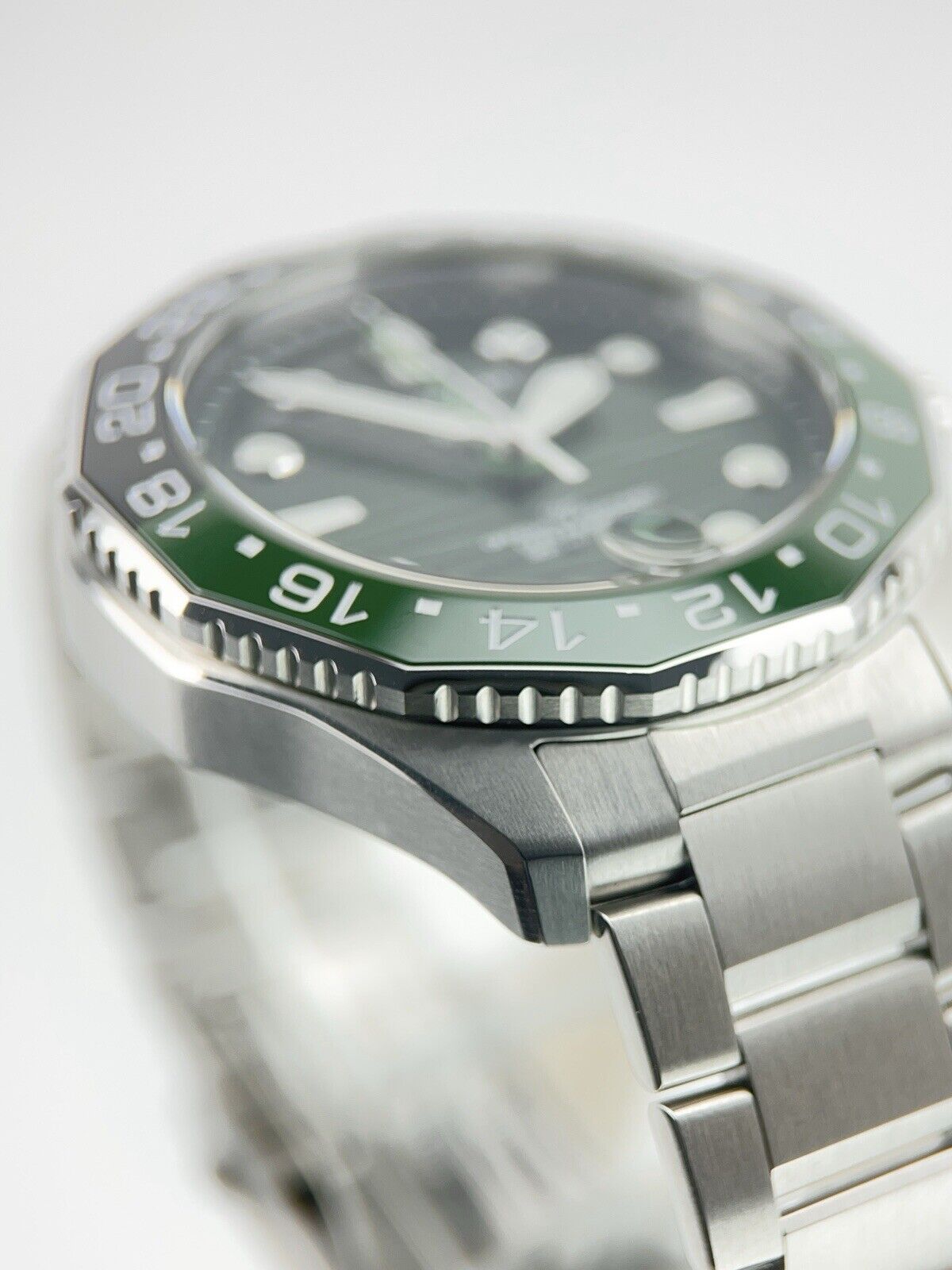 Tag Heuer Aquaracer Stainless Steel Green Dial 42mm Automatic Mens Watch WBP5115