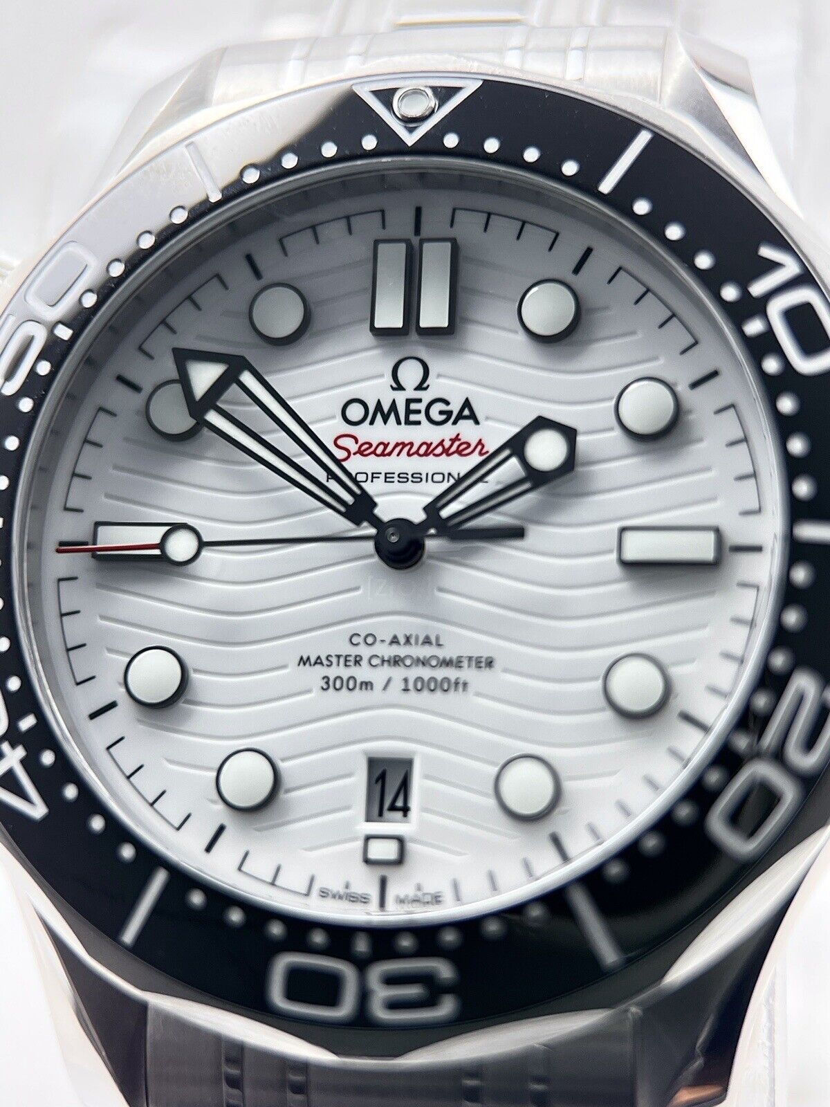 Omega Seamaster White Dial Men's Automatic 42mm Watch 210.30.42.20.04.001 - B/P