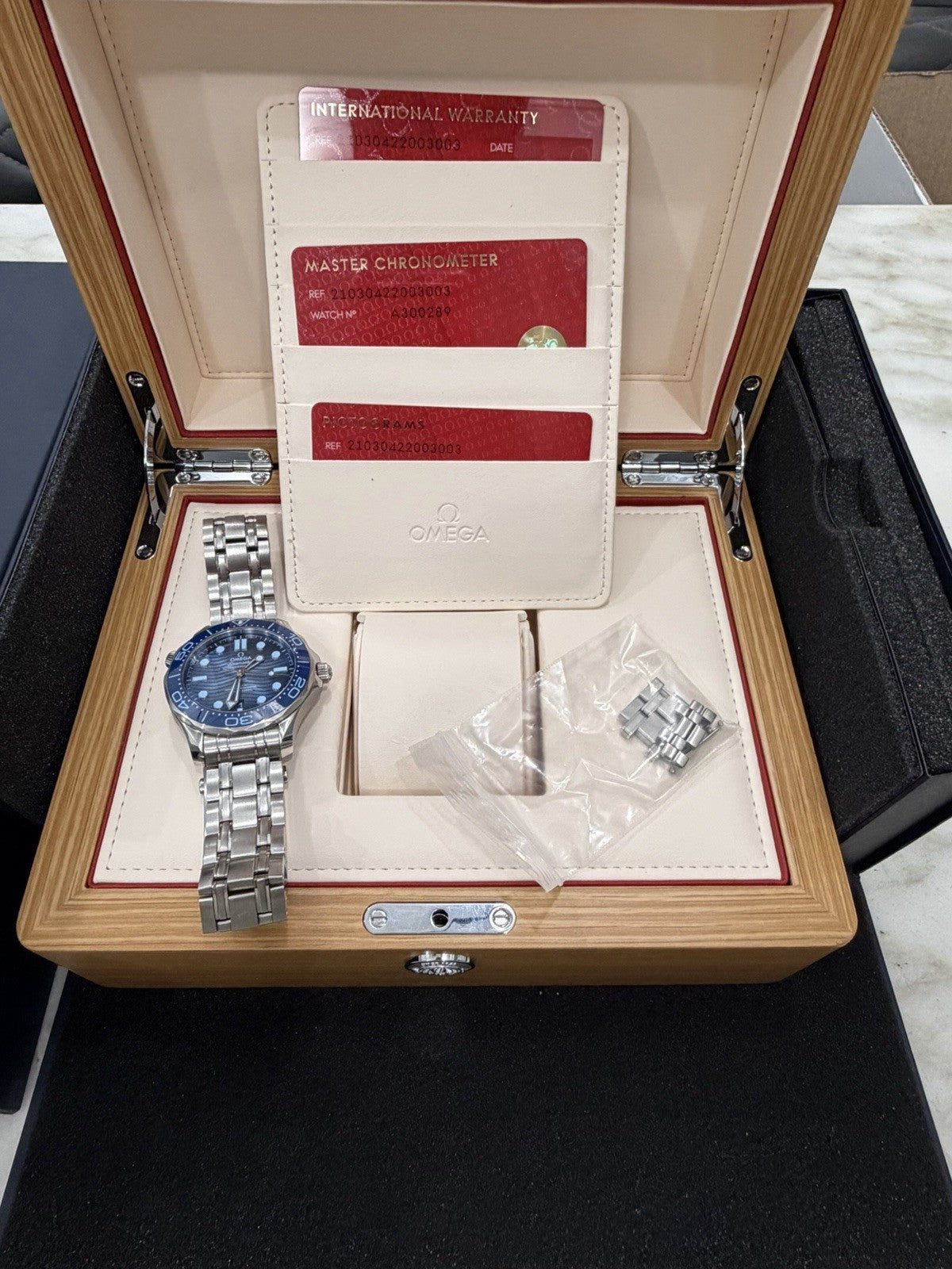 Omega Seamaster Diver 300M Summer Blue Edition 42mm 210.30.42.20.03.003 - B/P