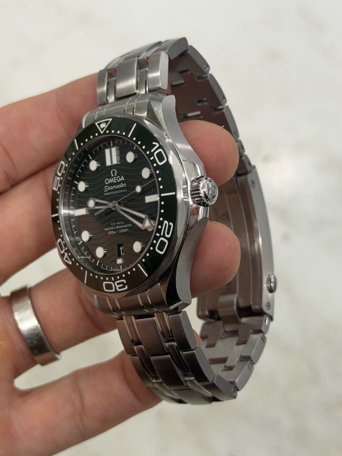 Omega Seamaster 300M GREEN Dial Steel 42mm Automatic Mens 210.30.42.20.10.001