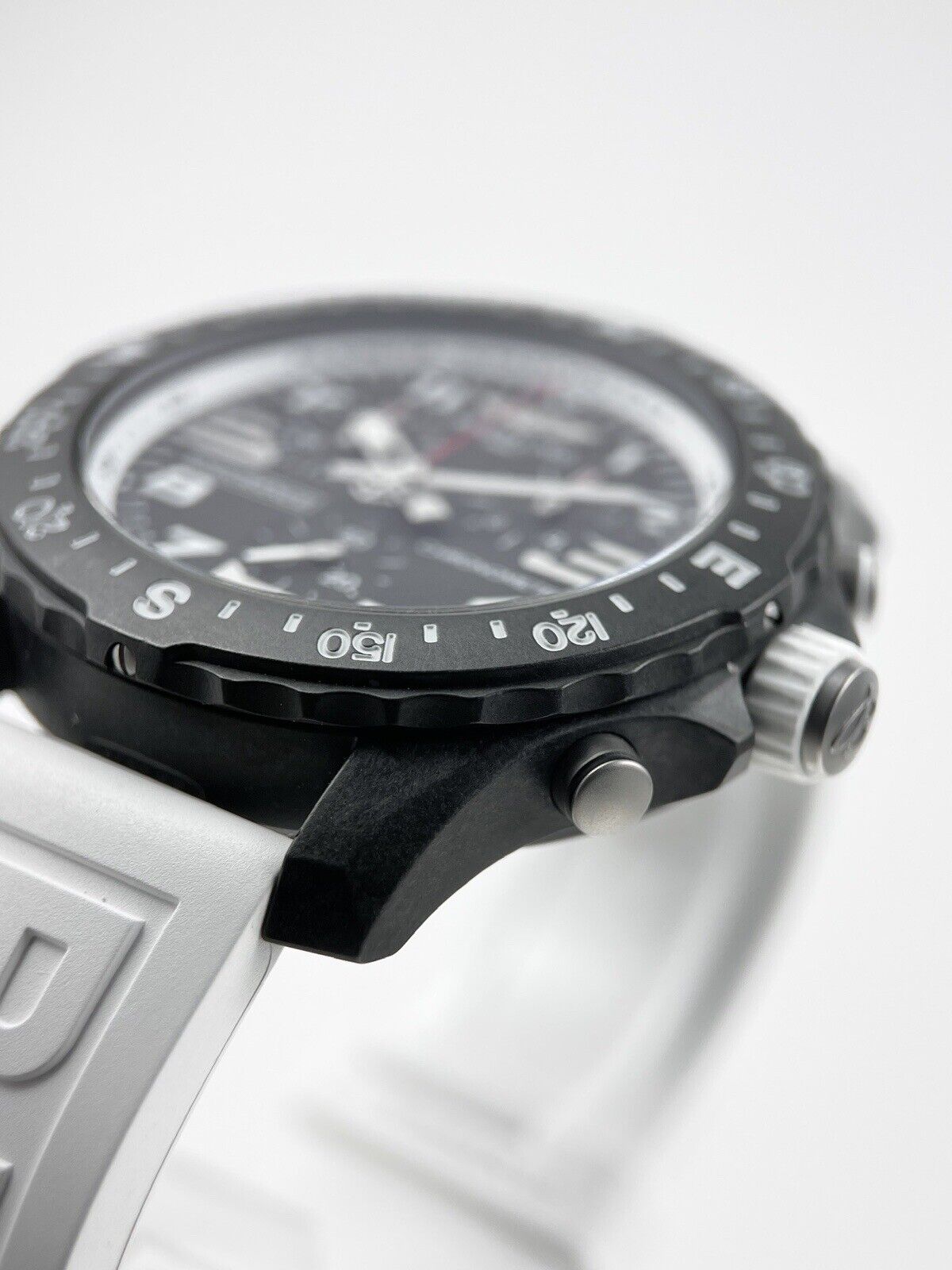 Breitling Endurance Pro Black Dial Quartz Watch 44mm - X82310 Carbon Case - B/P