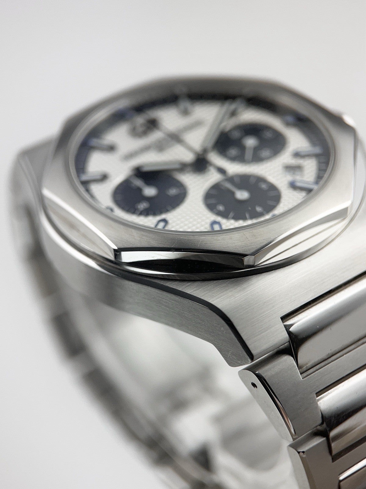 Girard Perregaux Laureato Chrono Silver Dial 42mm Automatic Men's Watch 81020