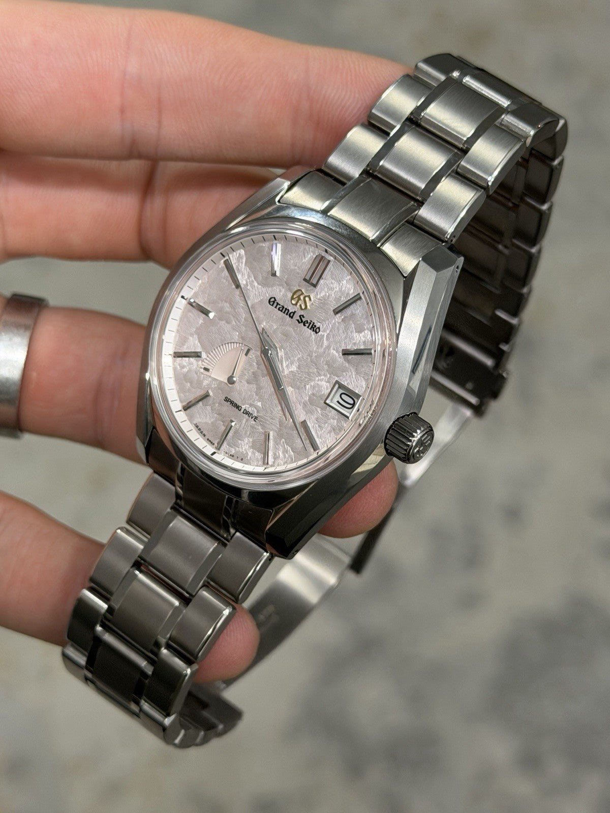 2026 Grand Seiko Heritage “Shunbun” Pink Dial Titanium 40mm Watch SBGA413