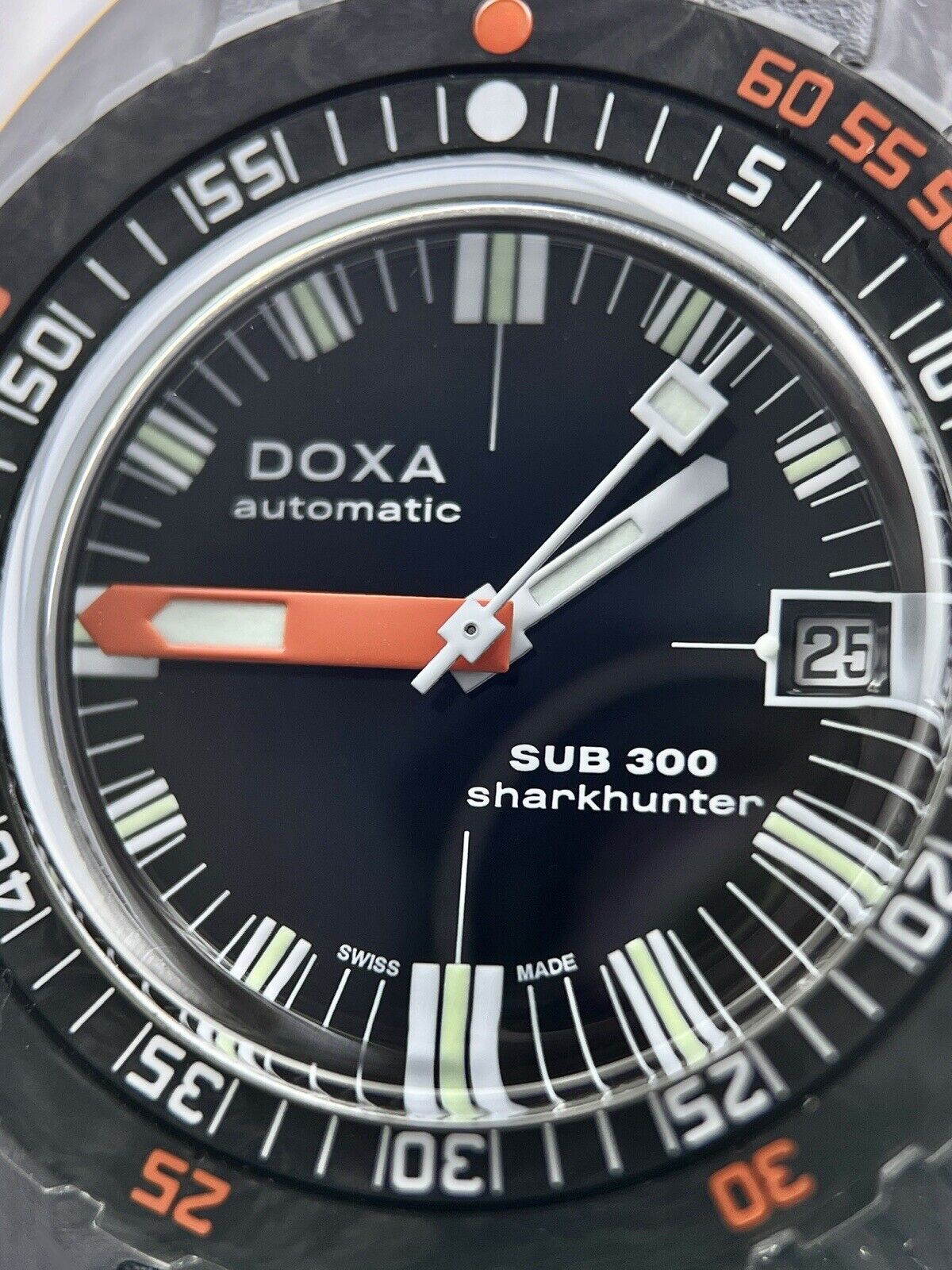 Doxa Sub Carbon Sharkhunter 822.70.101.20 Automatic Men’s Watch 42.5mm B&P 2021