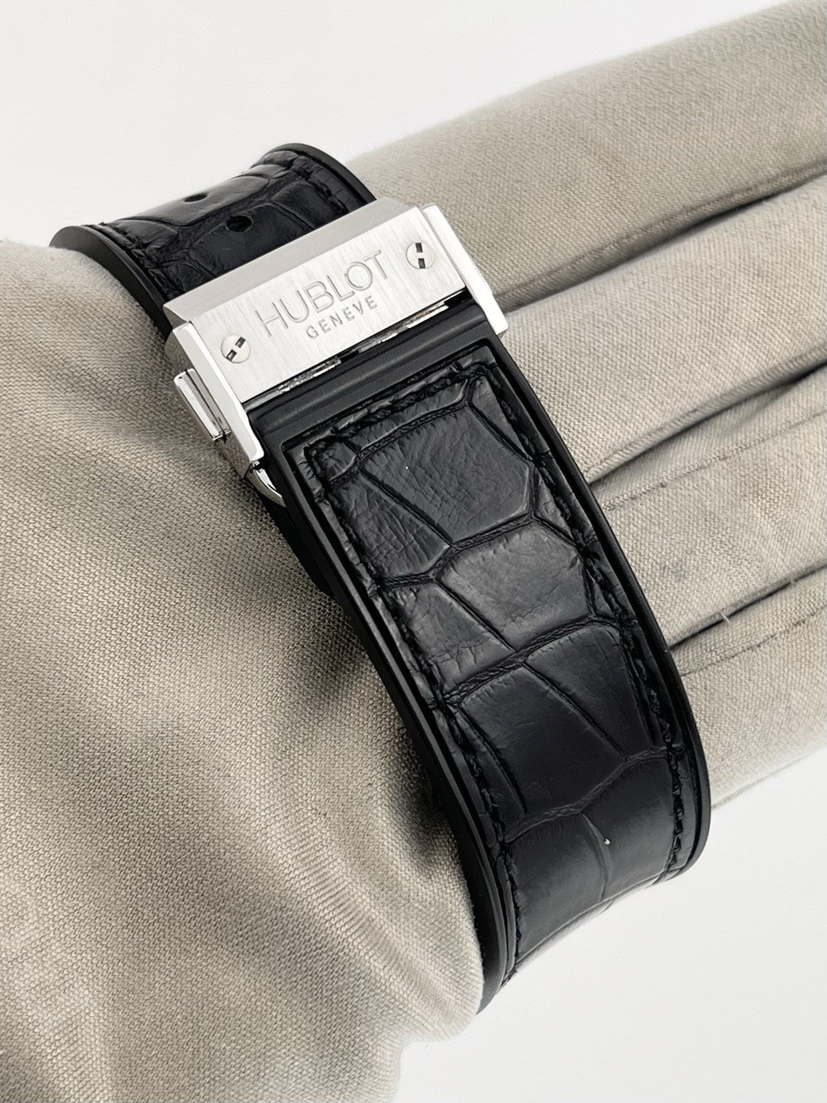 Hublot Classic Fusion Steel Black Dial 45mm Automatic Men’s Watch 511.ZX.1170.RX