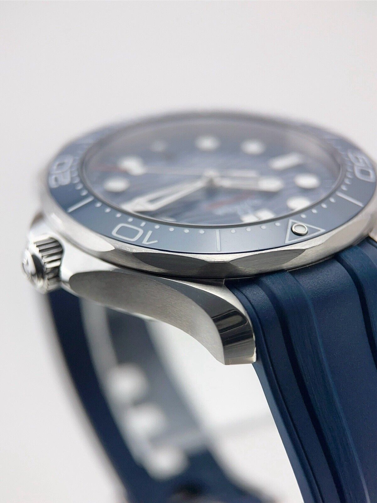 Omega Seamaster Diver Steel Blue 42mm Automatic Men’s Watch 210.32.42.20.03.001