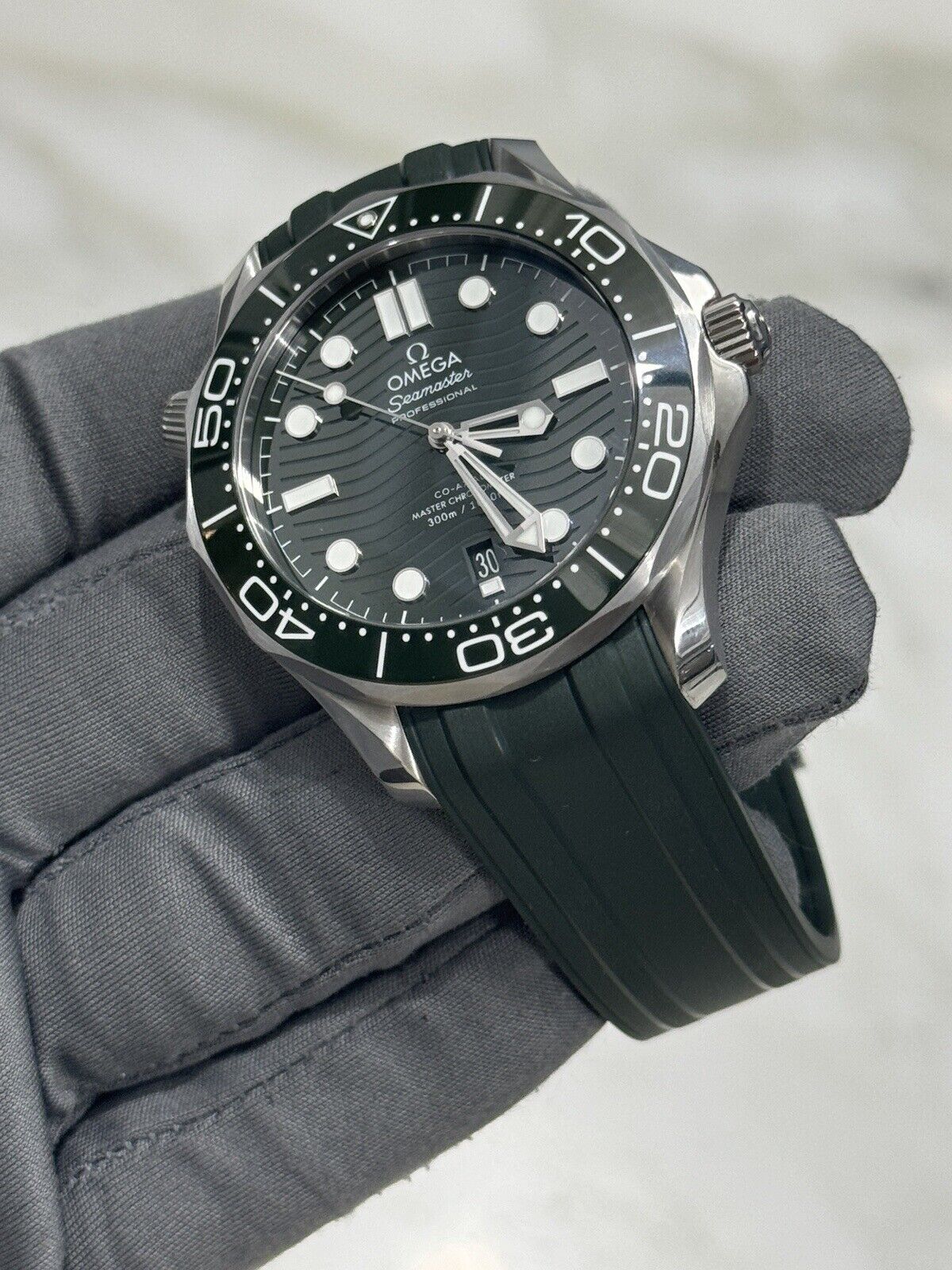 2024 Omega 210.32.42.20.10.001 Seamaster Diver 300m Green Dial Automatic B&P