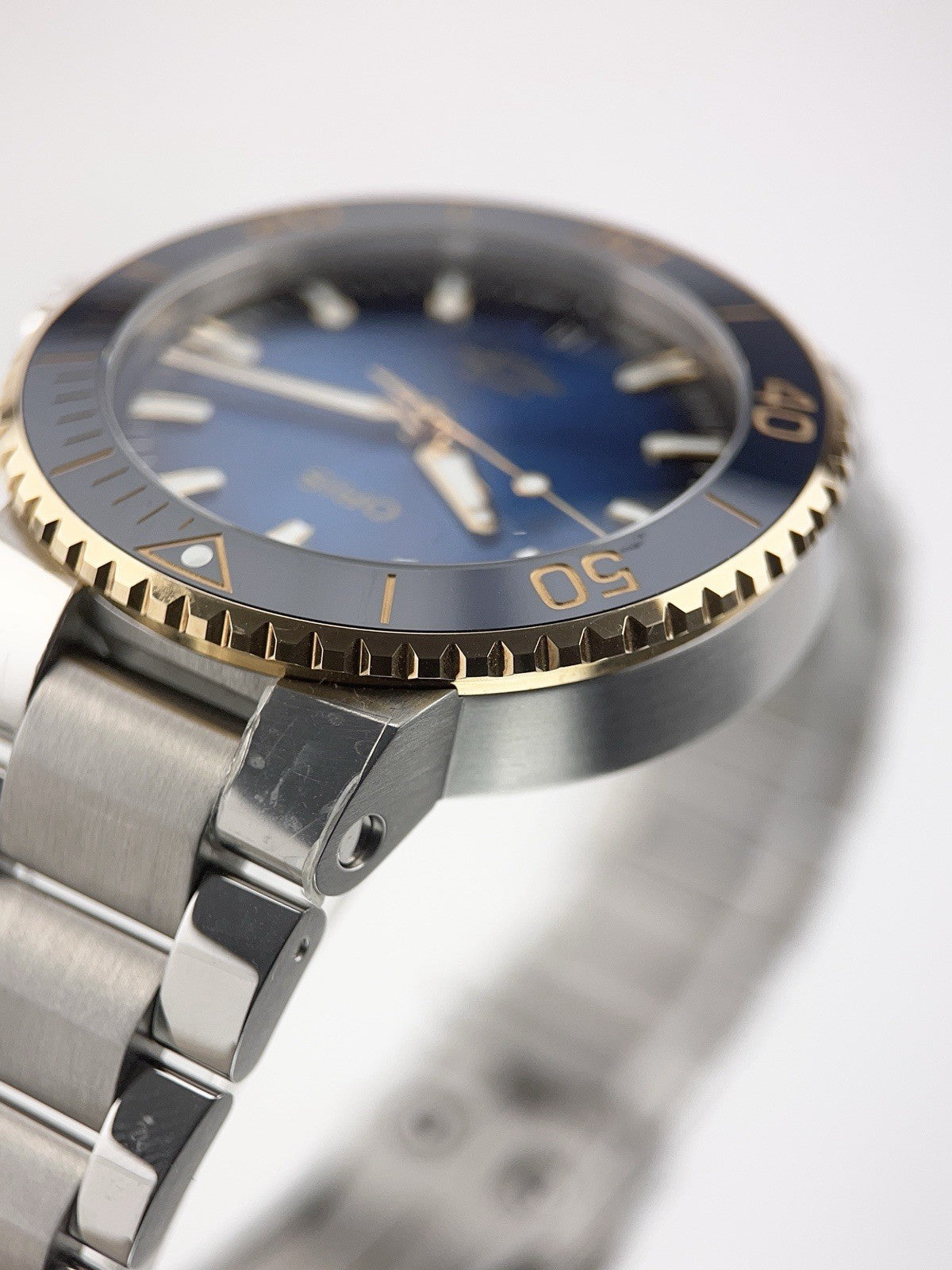 Oris Aquis Date Steel and Gold Blue Dial 41.5mm Automatic Men's Watch 7769