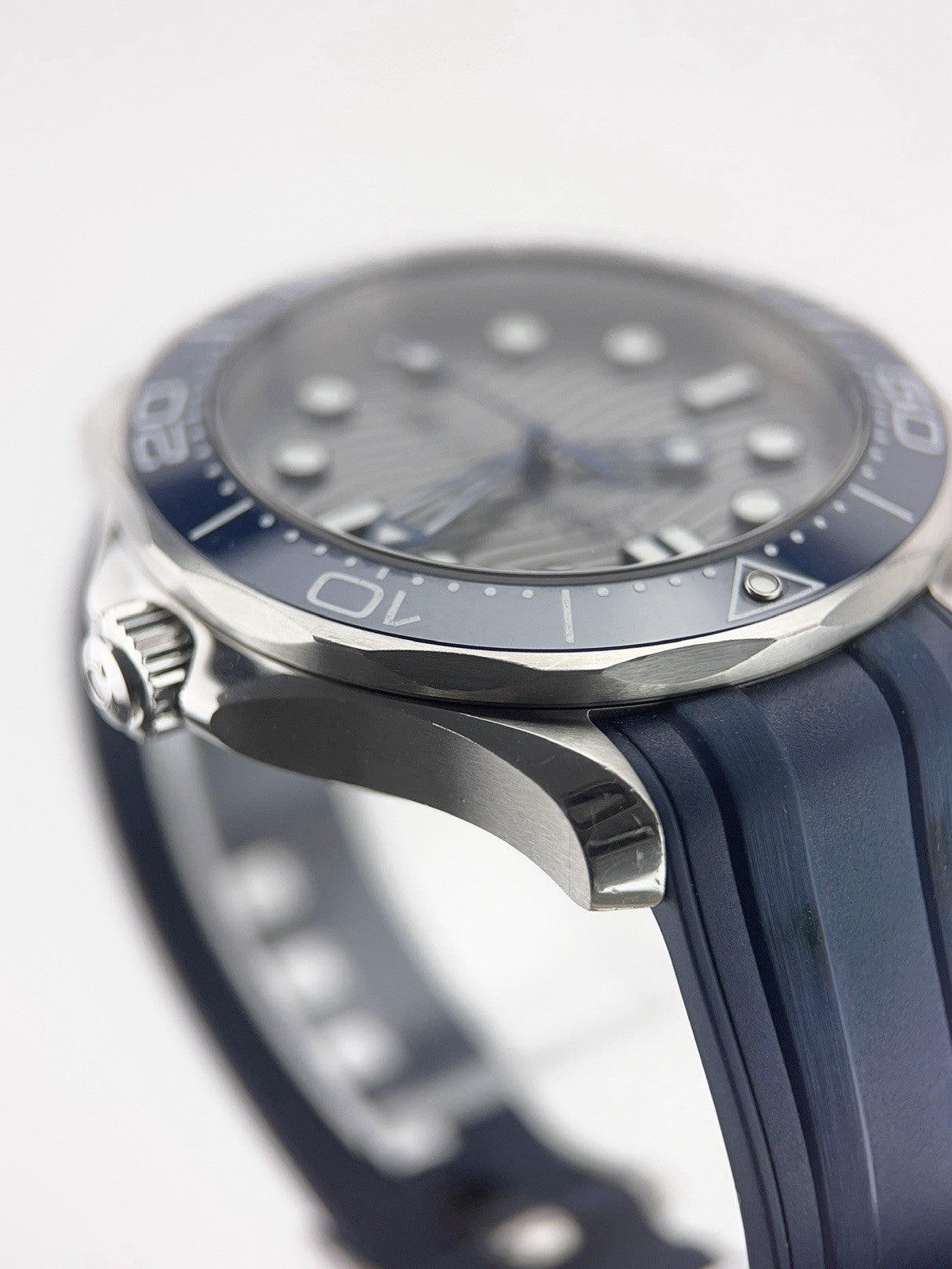 Omega Seamster Stainless Steel Grey Dial 42mm Automatic Mens 210.32.42.20.06.001