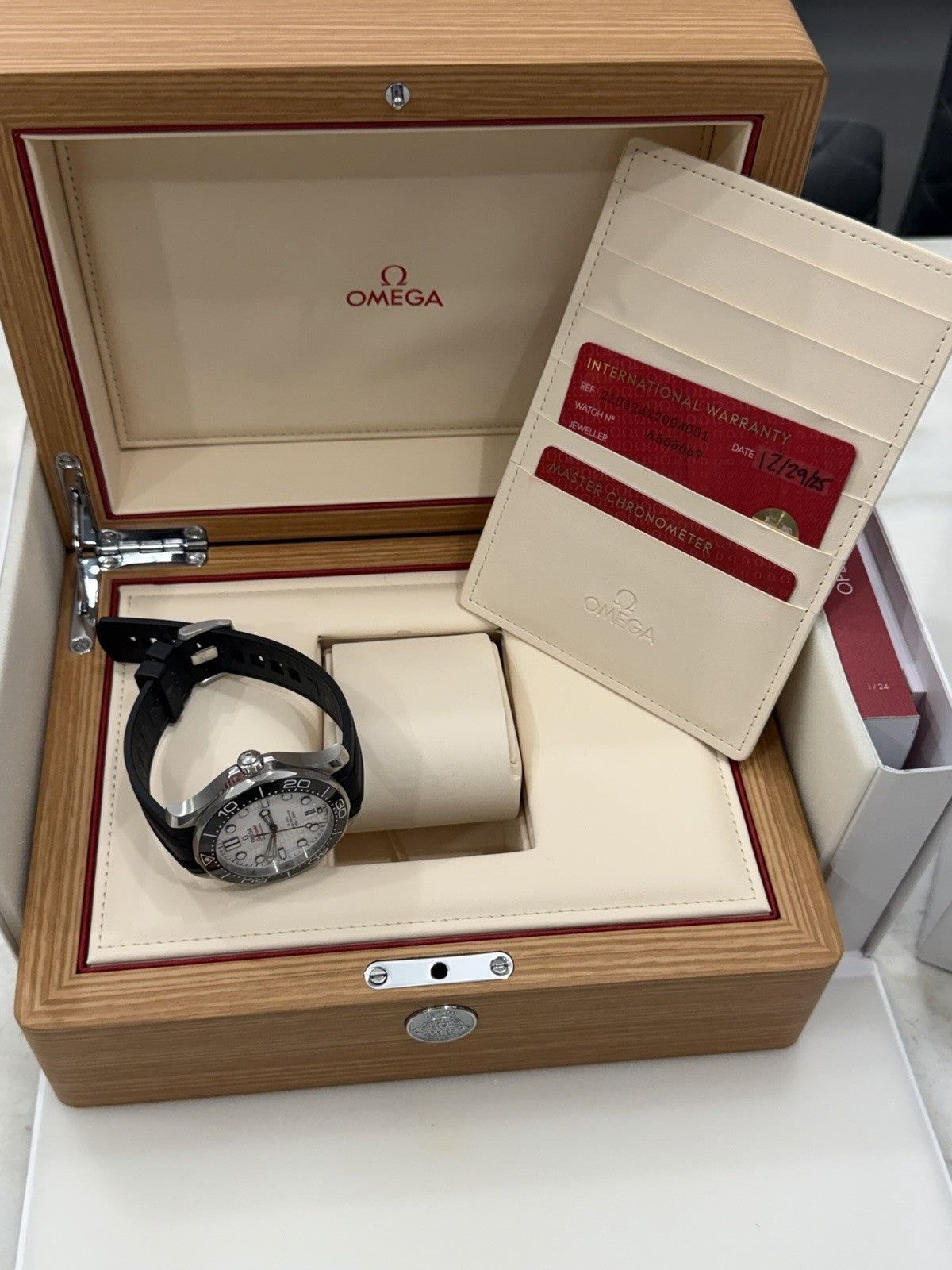2025 Omega Seamaster Steel White Dial 42mm Auto Mens Watch 210.32.42.20.04.001