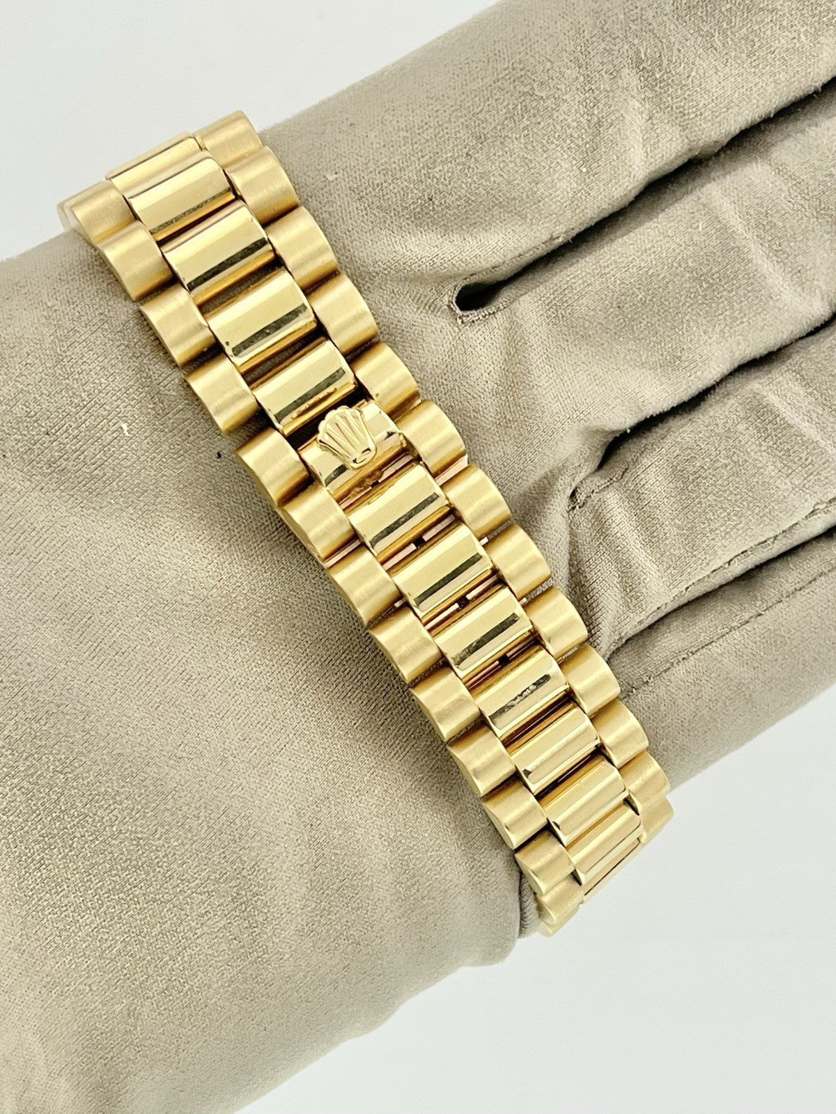 Rolex Day Date 18k Yellow Gold Champagne Dial 36mm Automatic Men’s Watch 18038