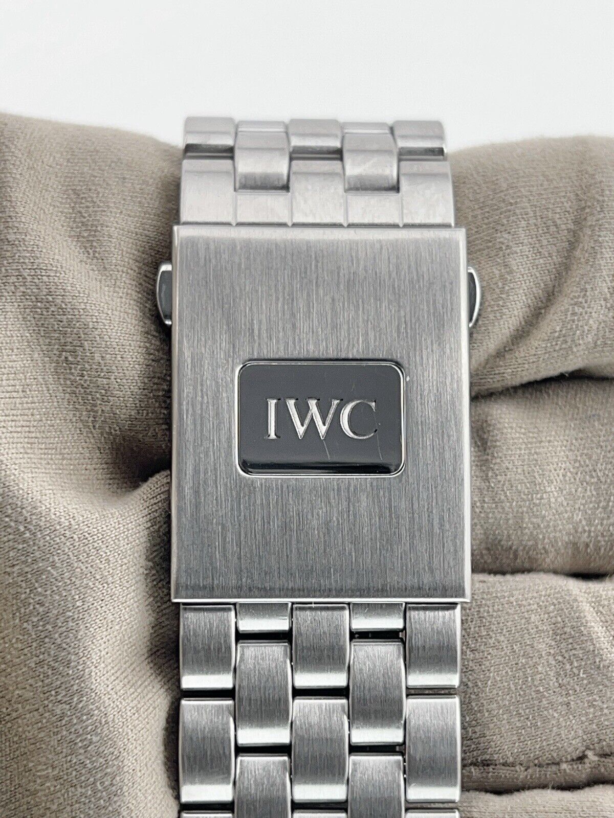 IWC IW327015 for Donald. Trade enroute.