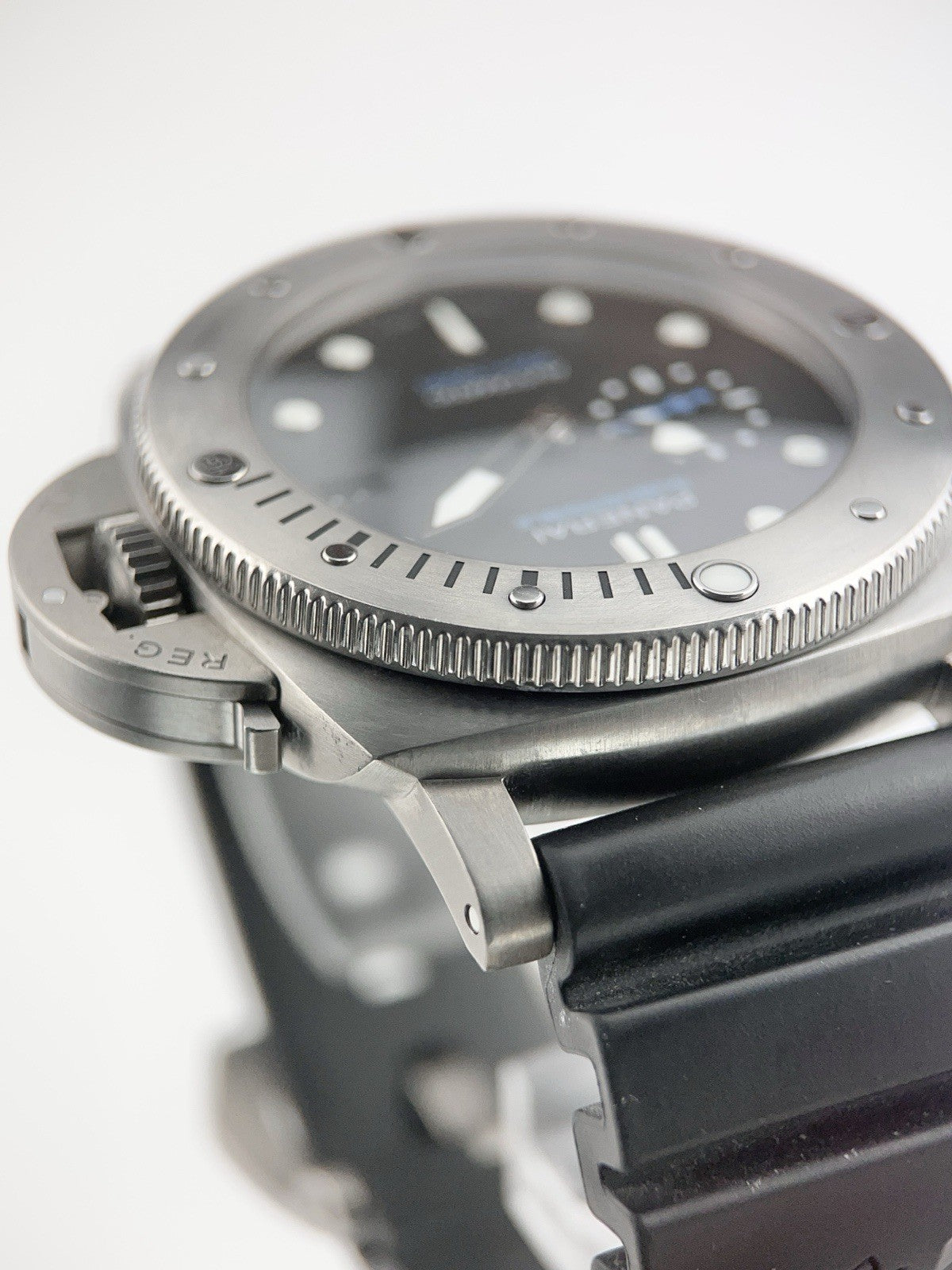 Panerai Luminor Titanium Black Dial PAM01305