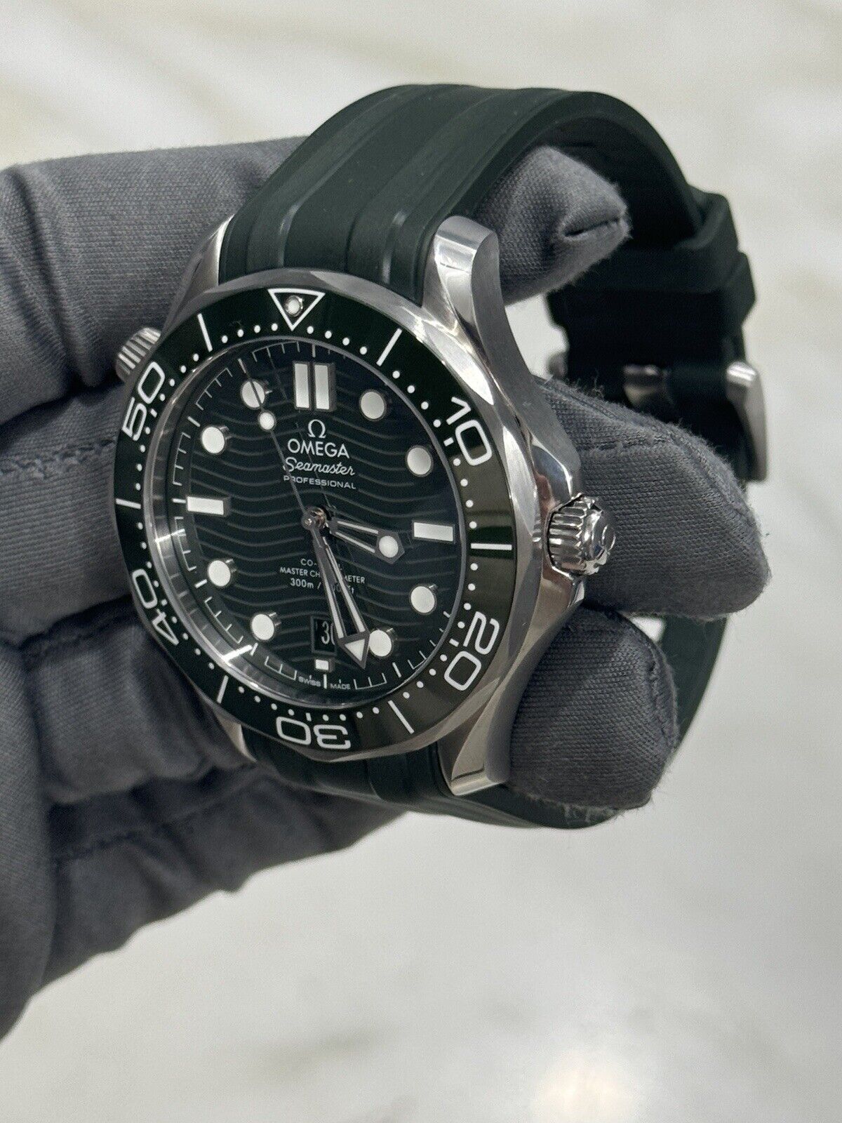 2024 Omega 210.32.42.20.10.001 Seamaster Diver 300m Green Dial Automatic B&P