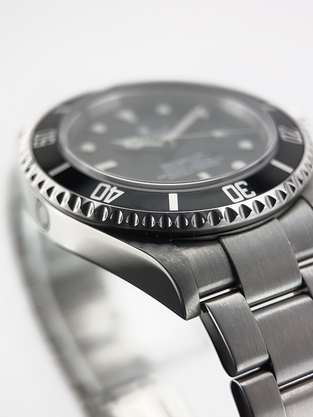 Rolex Sea-Dweller Stainless Steel Black Dial 40mm Automatic Mens Watch 16600T