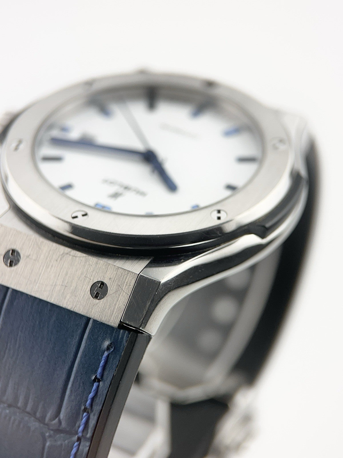 Hublot Classic Fusion Titanium White Dial 42mm Auto Watch 542.NX.2210.LR.JPN.17