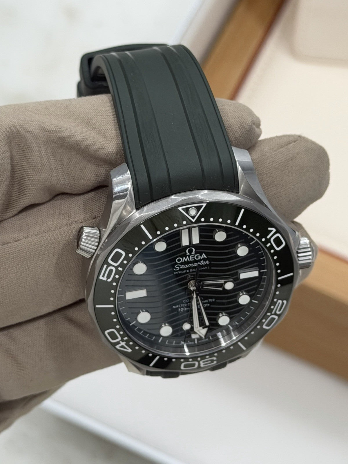 Omega Seamaster Diver Steel GREEN Dial 42mm Auto Men's Watch 210.32.42.20.10.001