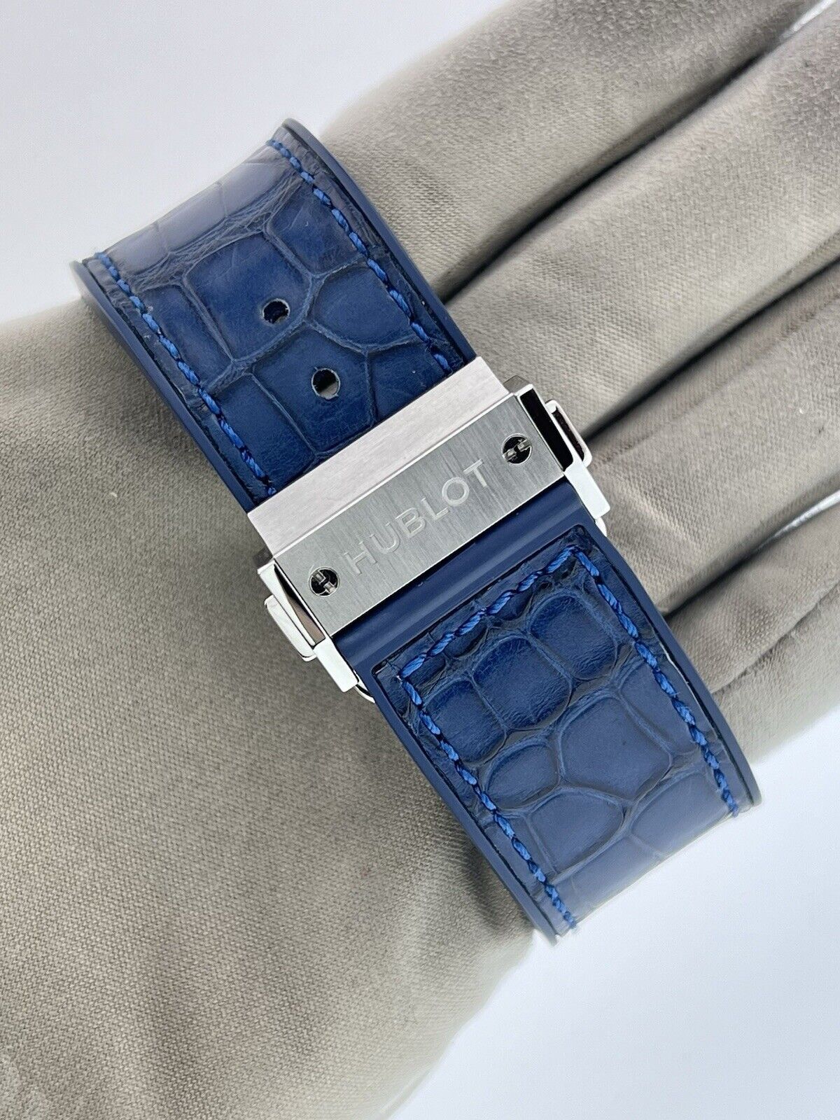 Hublot Classic Fusion Titanium Blue Dial 45mm Manual Wind Men’s 516.NX.7170.LR